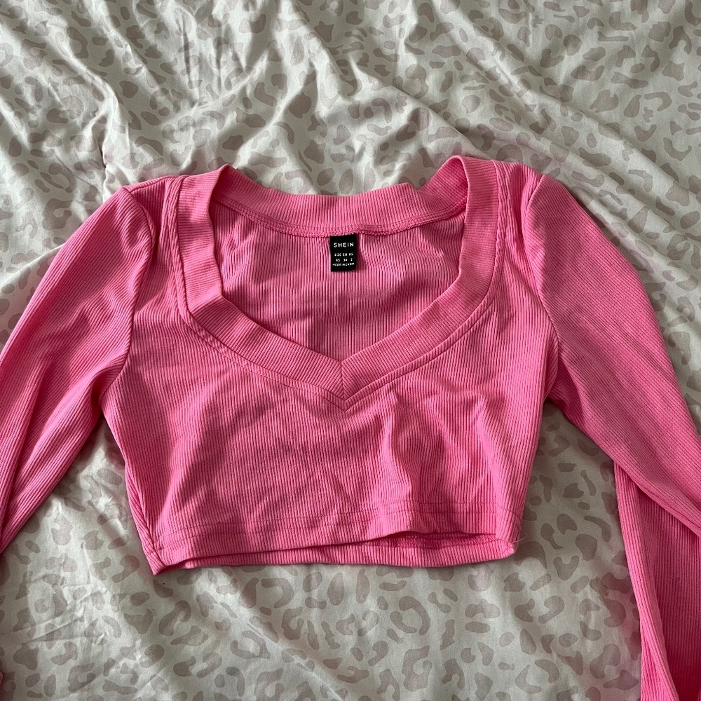 SHEIN EZwear Solid V Neck Rib Knit Crop Tee